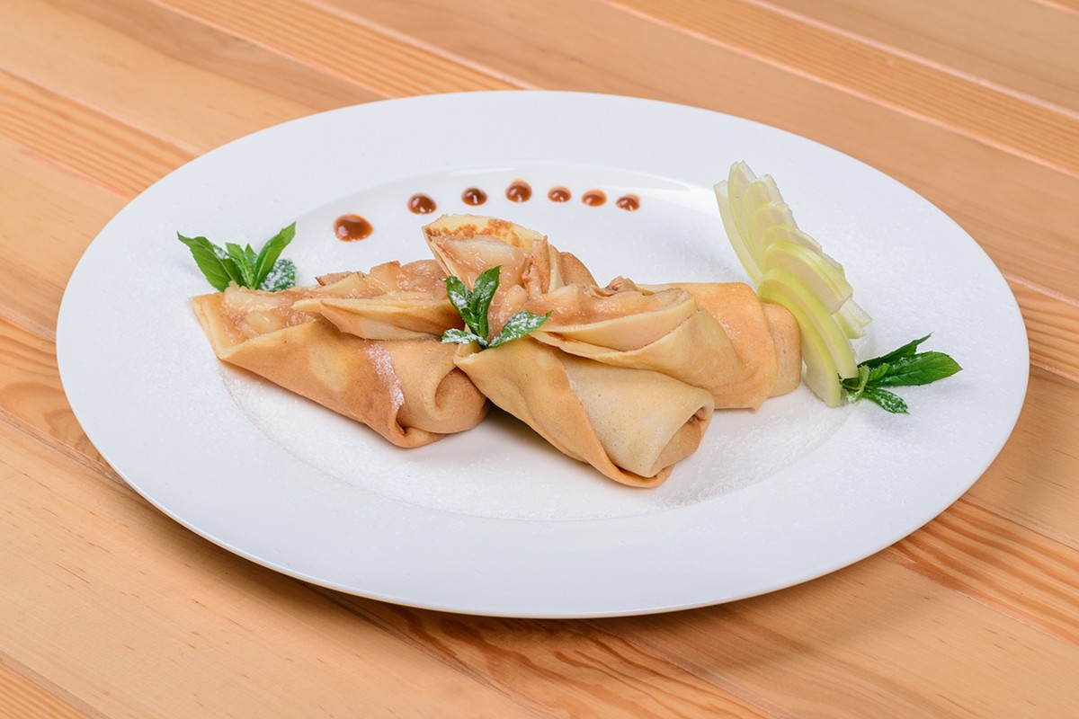 Млинці з яблуками та корицею