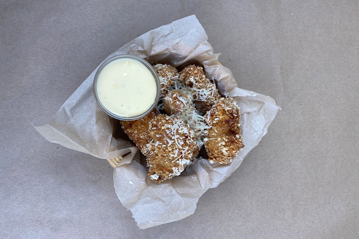 Наггетсы куриные с сырным соусом