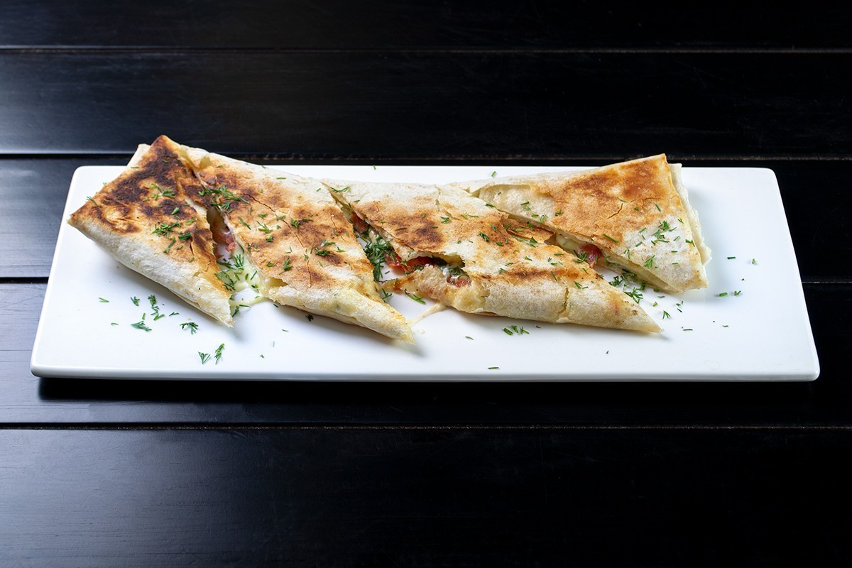 Лаваш с сулугуни и зеленью