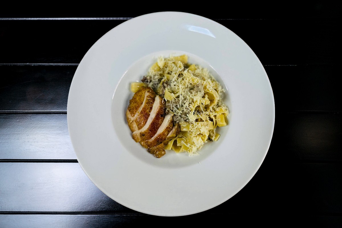 Фетучіні з куркою та грибами