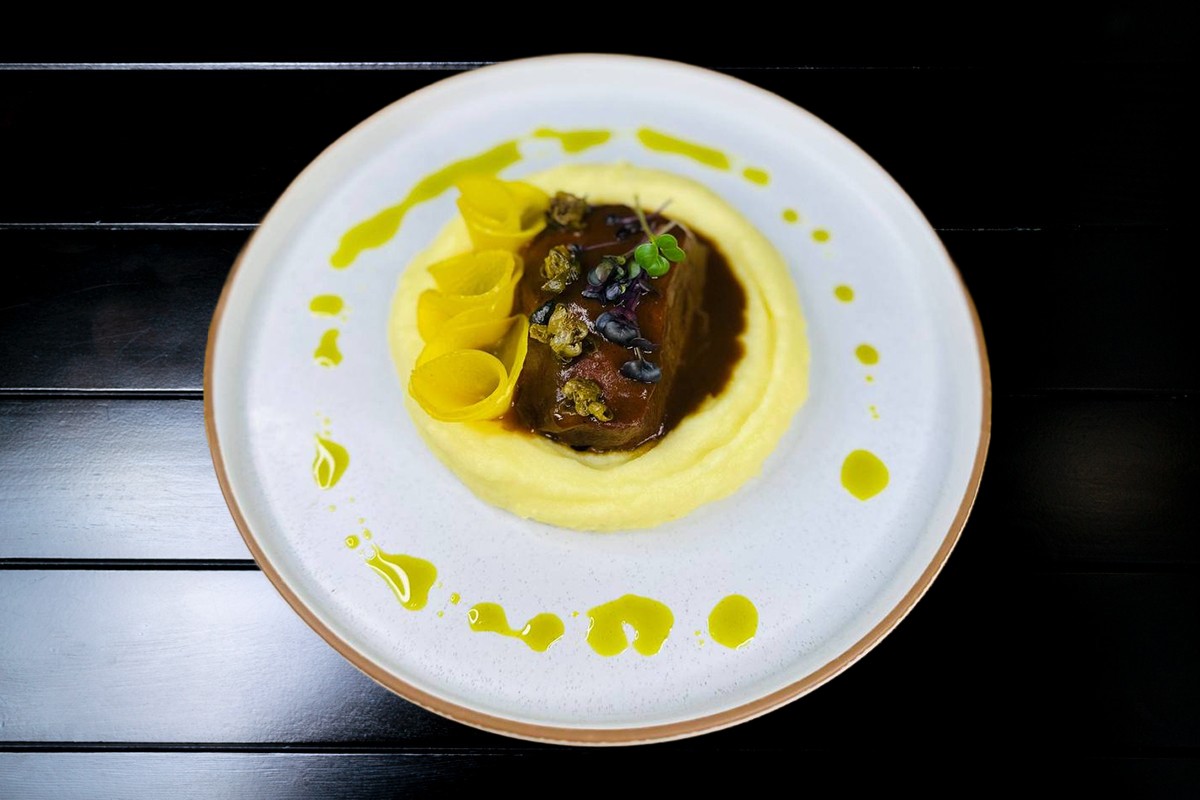 Телячі щічки з картопляним пюре