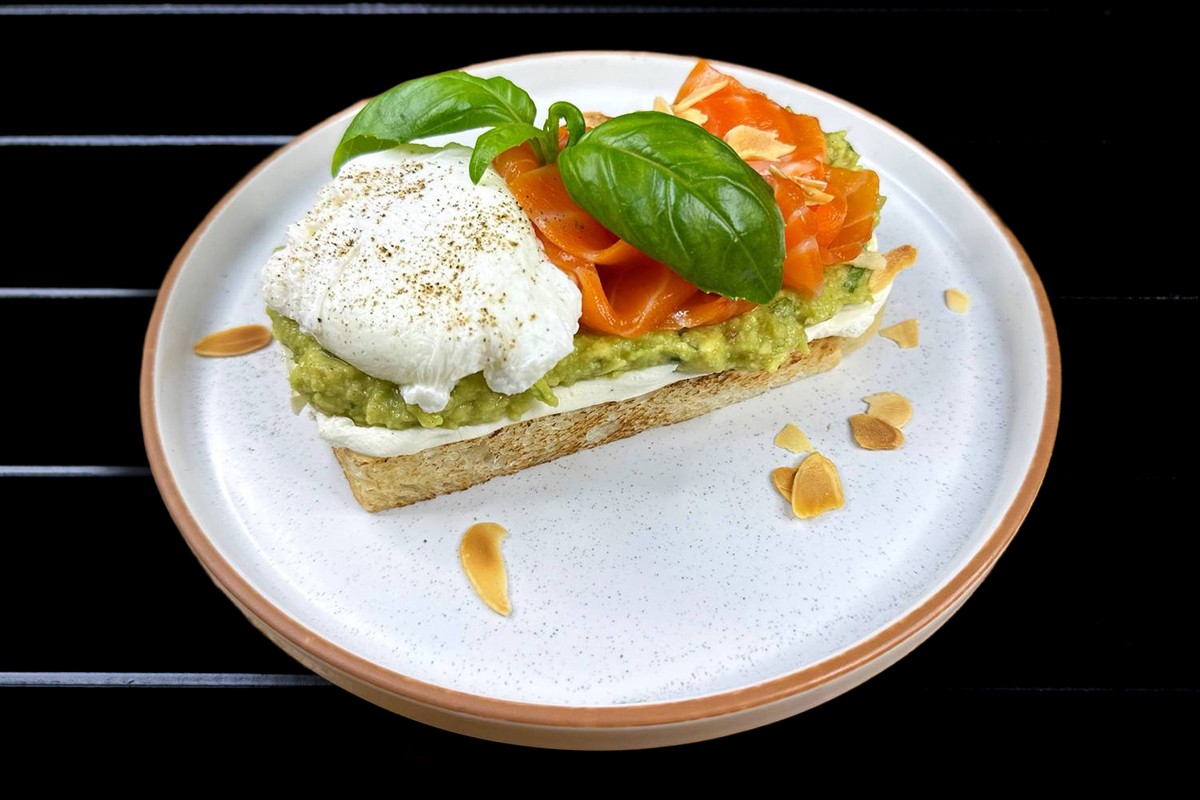 Авокадо тост з лососем